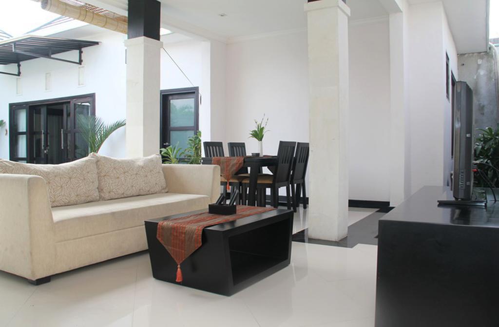 La Villais Kamojang Hotel Seminyak Rum bild